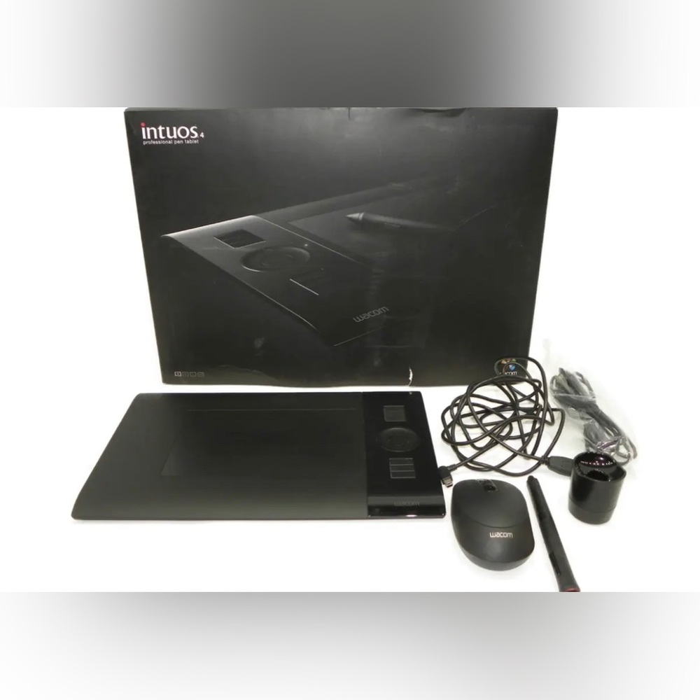 Intuos 4 Wacom Tablet Artist Drawing Pad & Pen in Orig Box - Black - Small Size